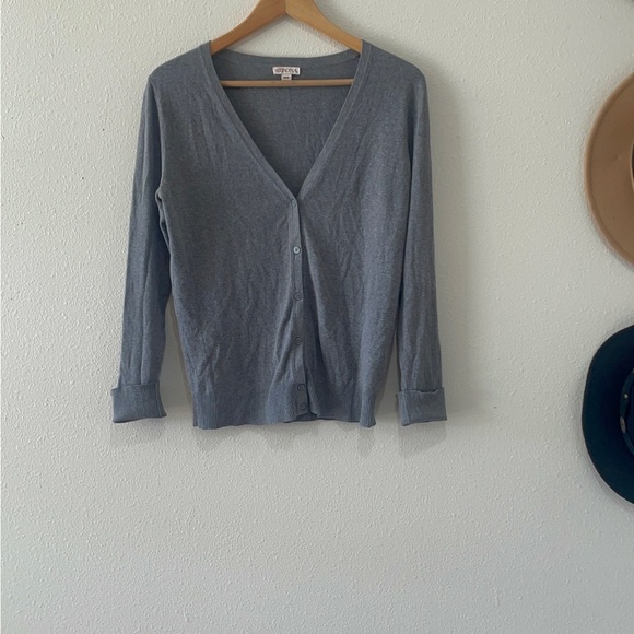 Merona Heather Gray V-Neck Shirt - Picture 4 of 11